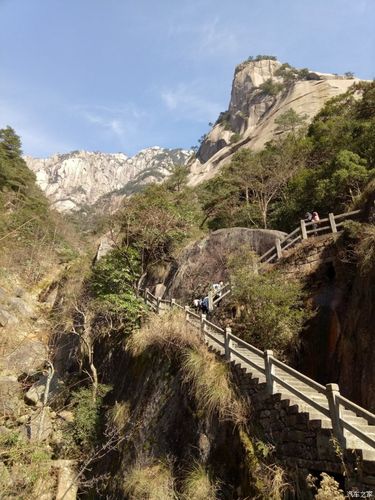 先普及一下 "三个黄山" 概念: 1, 黄山市:原名是 徽州 ,地级市,后改为