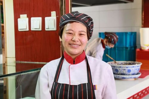 致敬劳动者定格羚城劳动者最美的笑容