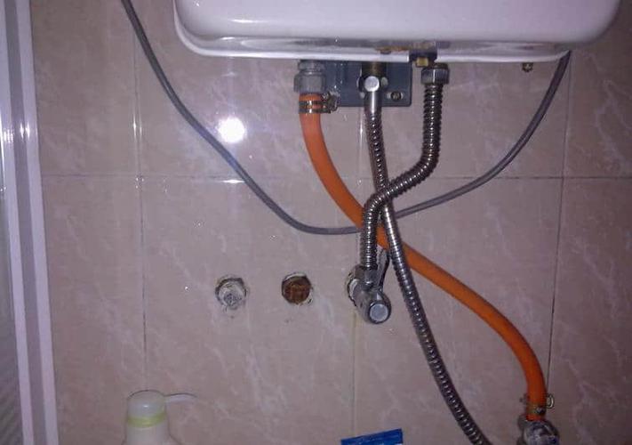 装乐网热水器水管漏水的原因及解决办法