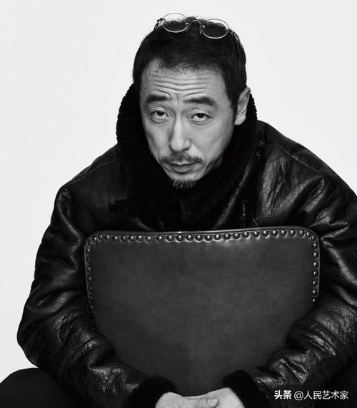 因饰演杀手李丰田走红的他曾一毕业就是主演却在事业发展高峰期选择