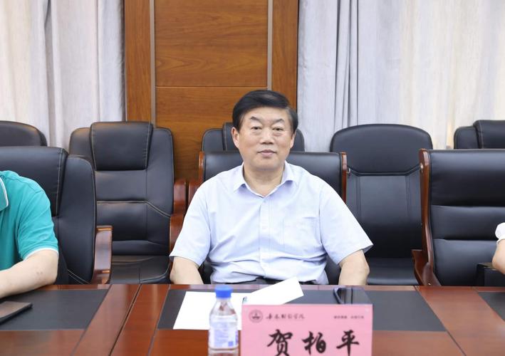 长春财经学院副校长敬然,校长助理,科研处处长张晓瑞,学科办主任