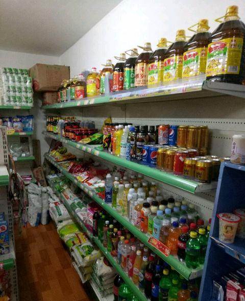 内有幼儿园,店内装修敞亮,水电设备全,客源稳定.