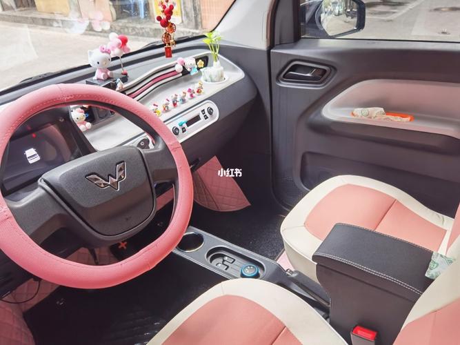 宏光mini内饰来啦_五菱宏光mini_五菱怎么样_凯蒂猫怎么样_玩具车