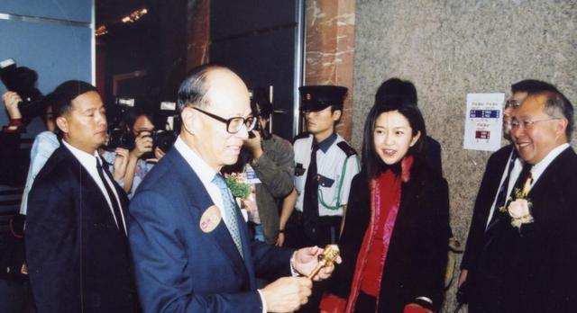 叶静子和王京阳郎才女貌,他们作为革命英雄的后代,没有辜负父辈们的