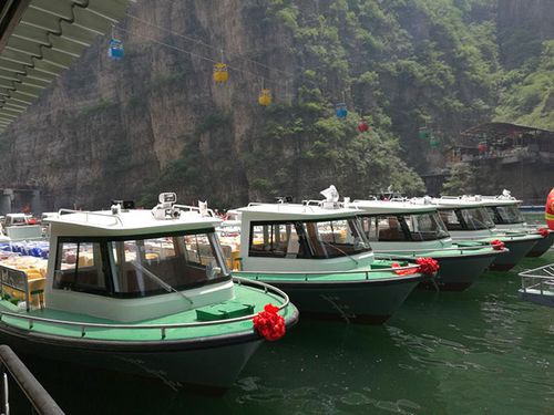 北京龙庆峡景区10条不锈钢环保游船顺利下水运营