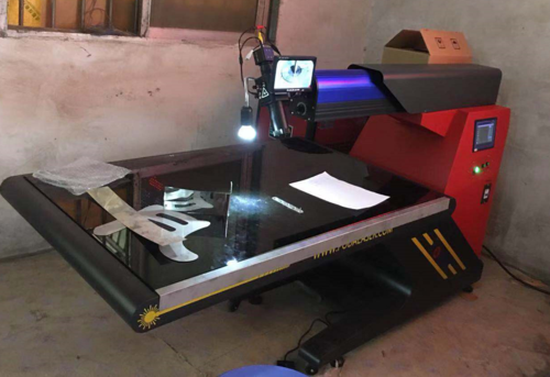 柳州速新广告新装华丰激光焊字机一台