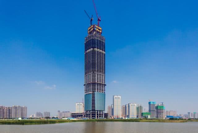 湖北最具代表性的高楼,高达438米,成为武汉新一代的地标建筑
