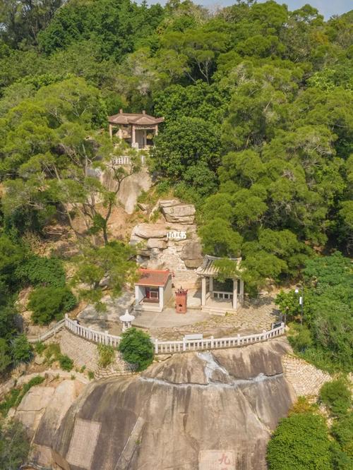 九日山风景区其实也隶属于清源山,位于泉州的南安市.