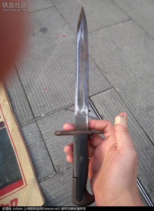 [原创]最近在街边看到的一把美式军刺,看看是否真假[已拜读]