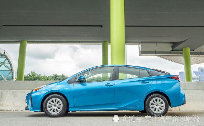 试驾丰田普锐斯hybrid新款油电混动版车型,品质得到再