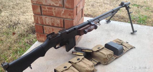 比利时的fnd轻机枪美军bar步枪的比利时版被认为是最好的bar