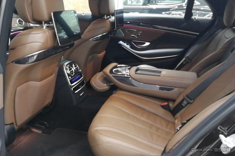 奔驰s级后排全景