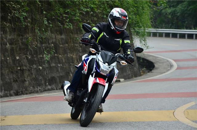 新大洲本田cbf150r动态测评