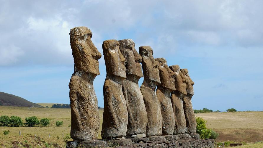 探索世界上最神秘的景点——复活节岛的摩艾石像