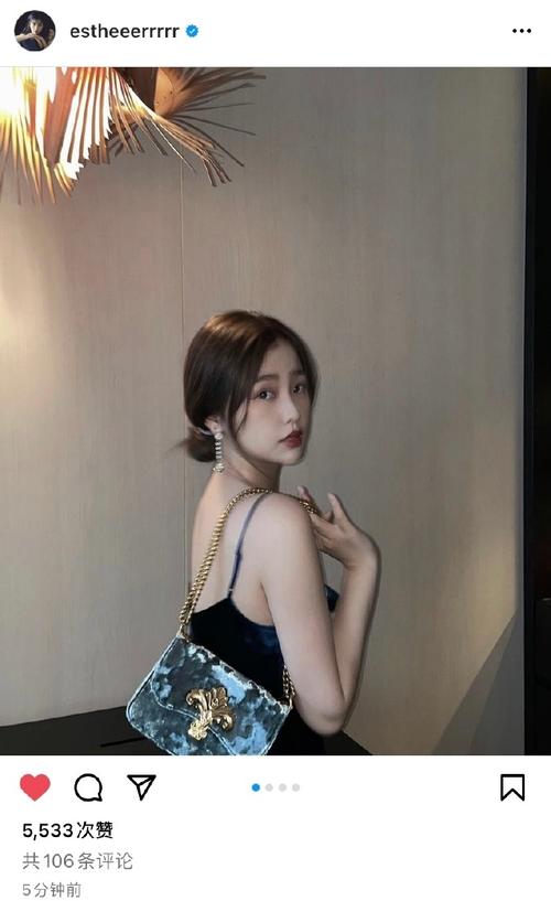 虞书欣蓝色丝绒抹胸吊带长裙# 虞书欣ins更新 性感小虞,酷辣虞美人