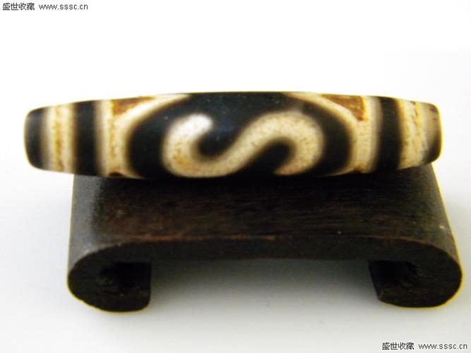 藏 佛教 神奇金钱钩天珠