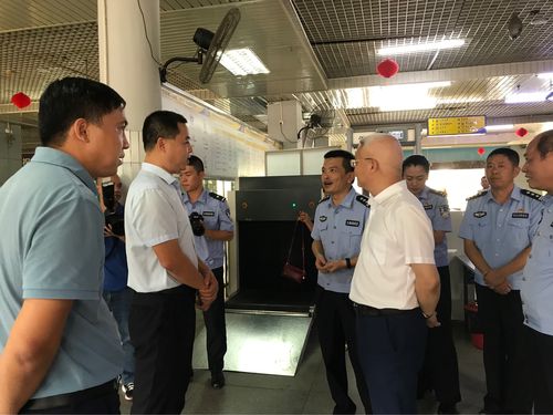 市公安局周有武副局长向袁书记汇报时,高度赞扬我司近段时间来反恐