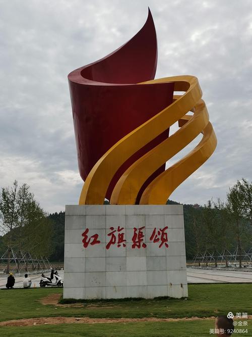 如今,红旗渠颂置于水系广场入口,这一标志性建筑成为龙头山游园内的
