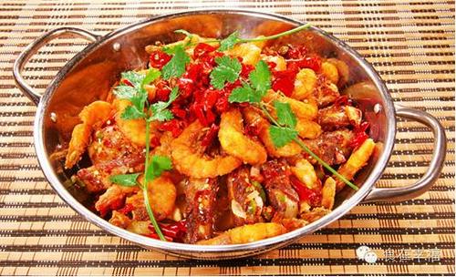 豆豉烤鱼 除了各类烤鱼,店家还准备了各类干锅,火锅.