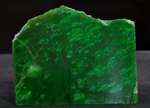 碧玉特点与区别俄罗斯碧玉和加拿大碧玉有什么区别到底哪个好