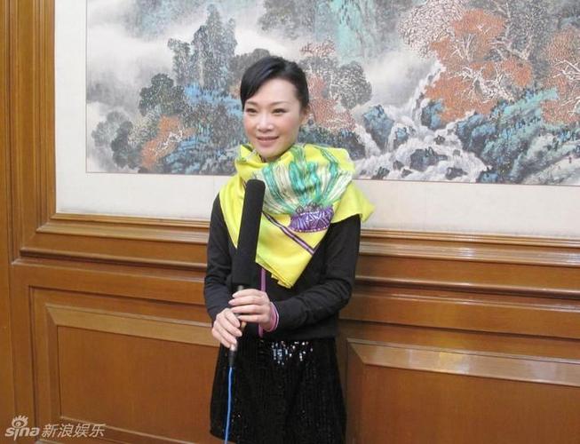 幻灯:成龙吕薇亮相"善行天下" 为普通市民颁奖_高清