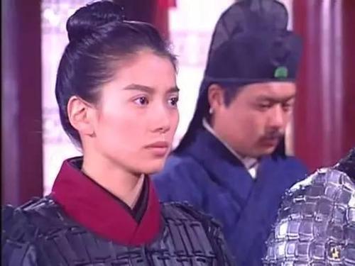 如果是为了显英气,袁咏仪演花木兰的时候够英气了吧?