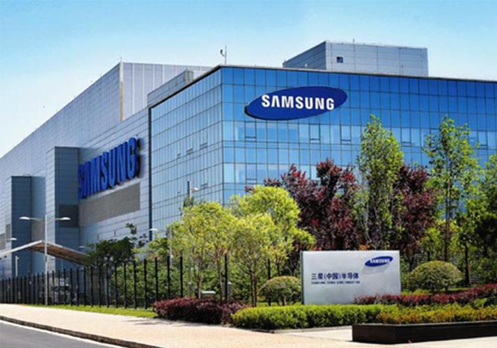 我司先后给西安三星半导体工厂提供多批美国原装科朗人上型三向叉车