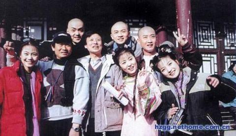 话题:《还珠格格》罕见幕后拍摄花絮照片曝光