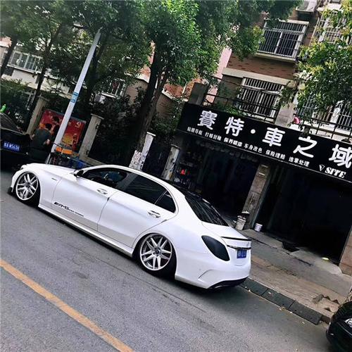 低趴改装 奔驰c200改装气动避震悬挂效果了解一下