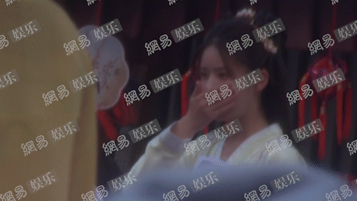 任豪"大海"事件前开心拍戏 赵露思在旁成表情包