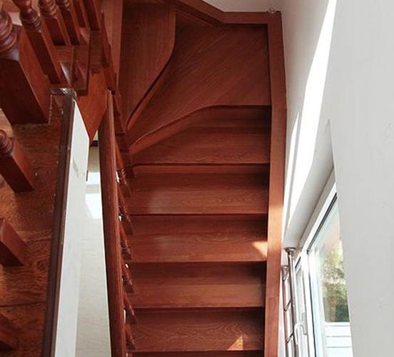 云南实木扶手楼梯厂家