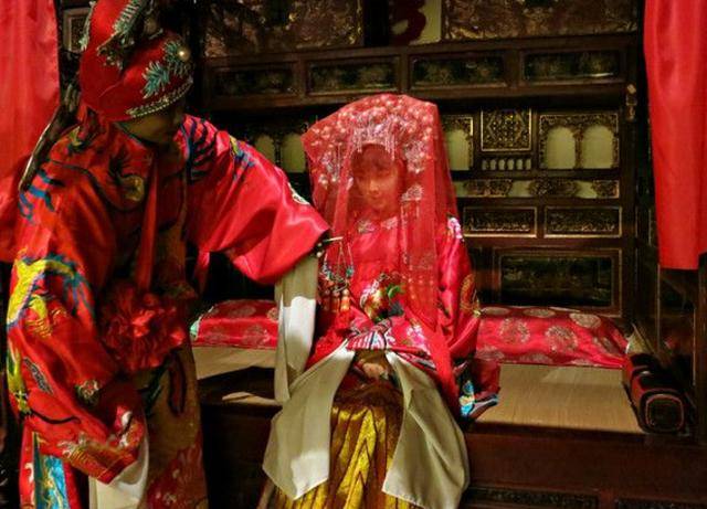 现在讲的"入洞房"它的历史来源是怎么样的