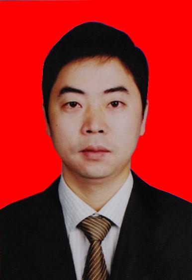 姜小华,男,汉族,1976年10月出生,湖南溆浦人,1996年8月参加工作,1996