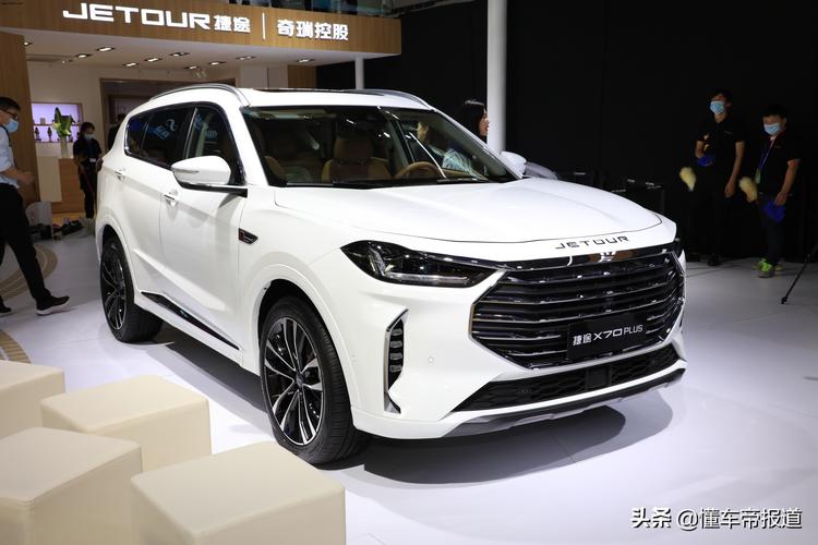 新款捷途x70plus换装了全新样式的多边形进气格栅,气场相比现款车型