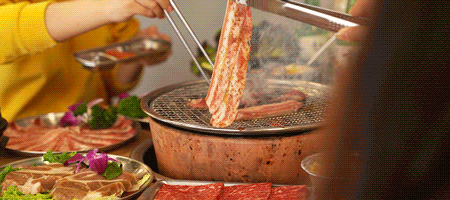 抖音爆火的「泥炉烤肉」,整块战斧牛排上炉烤