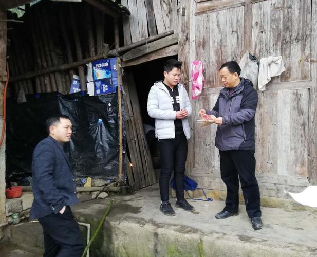 抓党建重治理增强发展后劲——记铜仁市思南县铜古坨村第一书记杨再荣