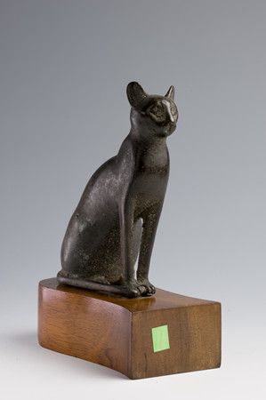 巴斯特女神小雕像 ,铜,末期时期(公元前664-332年),11 x 4,8 x 7,5