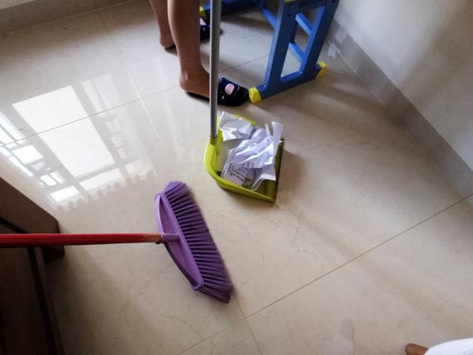 我是劳动小能手:扫地,整理房间,抹桌子,洗碗,晾衣服,我都能行