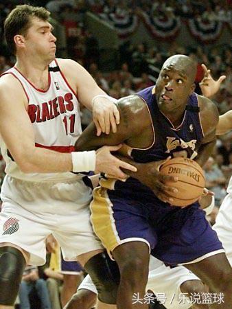萨博尼斯有多强?对比与邓肯等人交手数据,不愧为姚明偶像