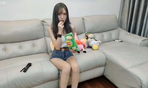 斗鱼二台腐团儿英雄联盟lpl完整视角全程秀腿晚间直播视频截图