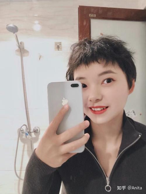 脸上肉多的胖女孩可以剪像男孩一样的短发吗