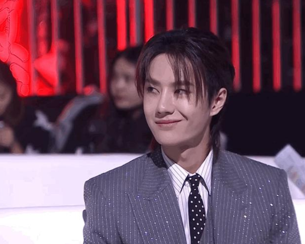 教科书式邪魅一笑,肖战霸气王一博高冷,看到薛洋:画风突然鬼畜