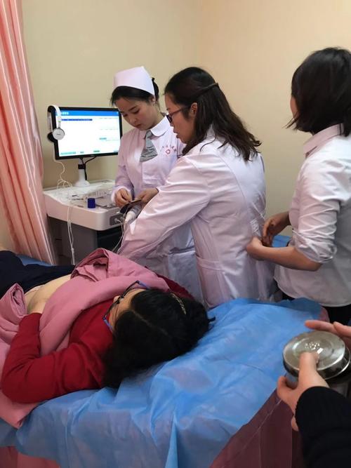 在盆底肌评估前由妇产科医生为本次3.