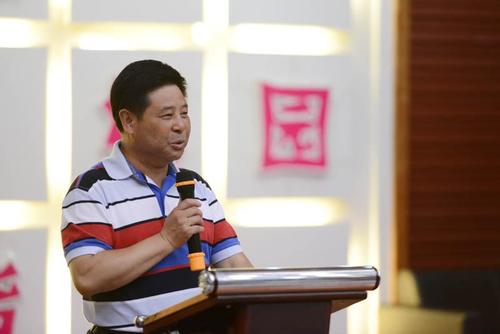 5月31日,贵州商专纪委书记丁冬,学校谢正强老校长,学生处老师及校