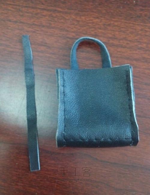 资讯 综合 > 正文  手工皮包制作教程 让你的包包更个性  【视频】