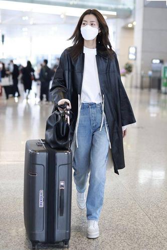 手袋:bottega veneta 行李箱:combackid