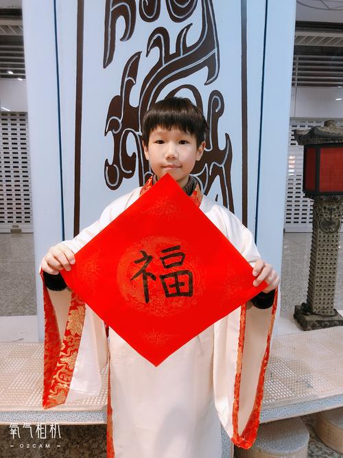 穿汉服 习礼仪,剪窗花 写福字,民俗文化代代传