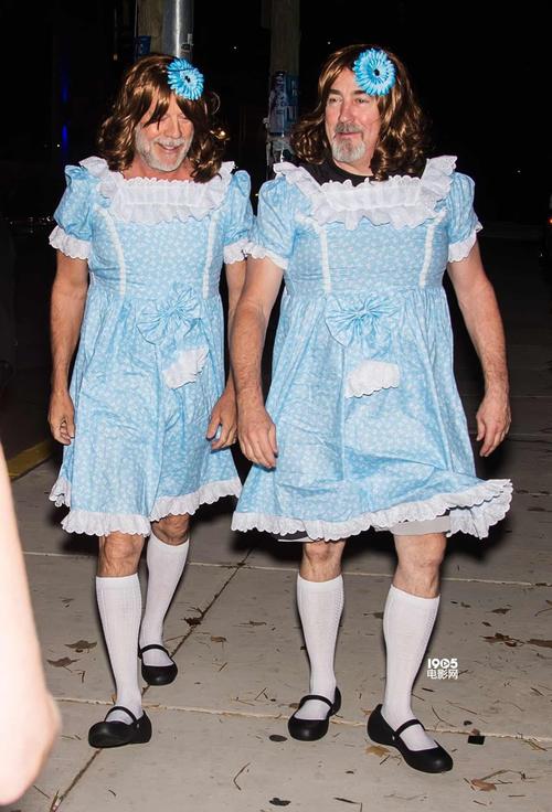 今年万圣节流行男cos女?闪灵双胞胎辛普森吸睛