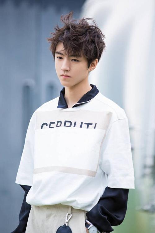 最帅棒球少年!王俊凯写真花絮曝光,网友喊话修图师放过这组照片