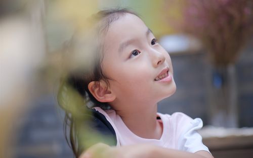 可爱的小女孩,朦胧 iphone 壁纸